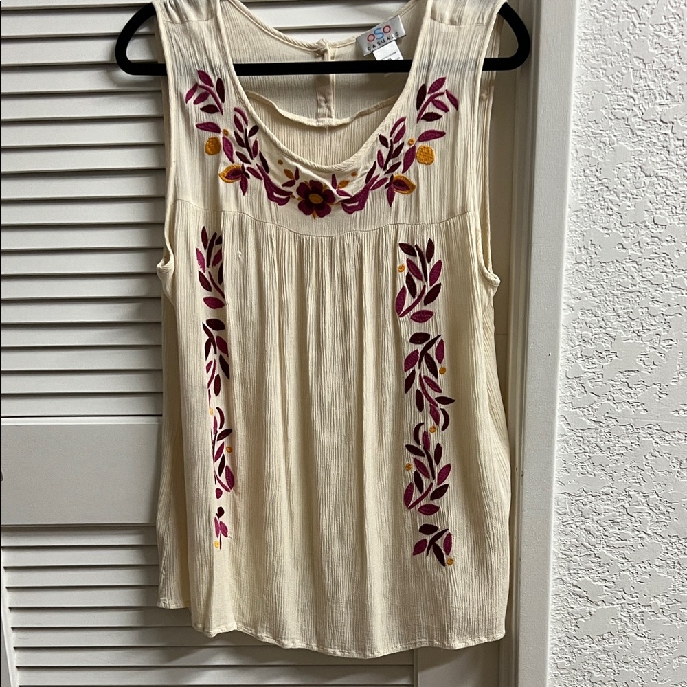 NWOT by OsO Casual, beautiful Floral Embroidered Cream sleeveless Blouse in XL